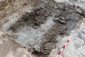 کشف اسکلت ۲۱۰۰ ساله با تاج زرین