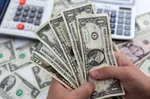 قیمت دلار امروز شنبه ۴ مهرماه؛ نوسان در بازار آزاد، ثبات در مرکز مبادله