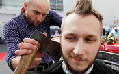 سلمانی با تبر !